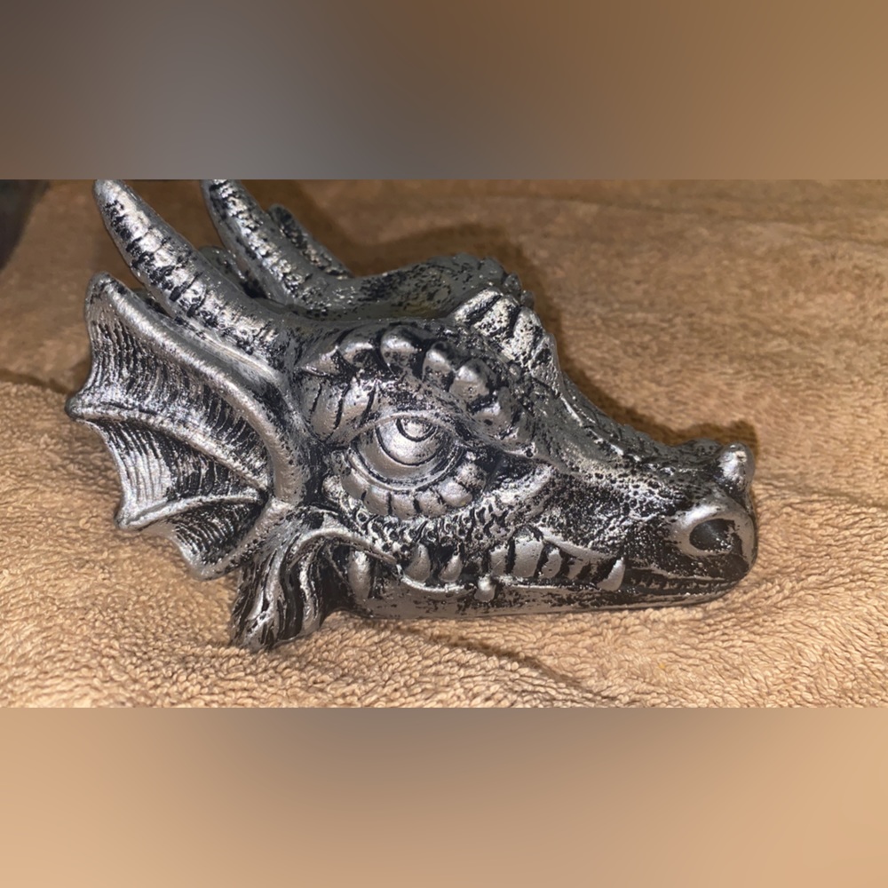 Dragon head sphere holder